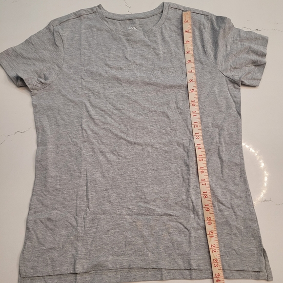 Bench Tee-Shirt - Women's size Medium - Picture 7 of 8